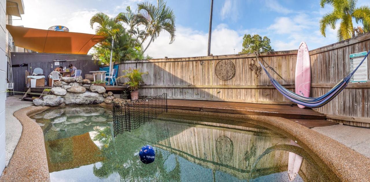 Castaways Backpackers Cairns Hostel Exterior photo